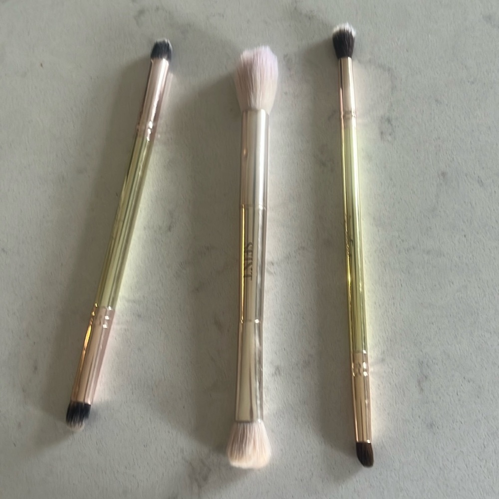 3 assorted, make up brushes two  from Masteare  and one from Seint